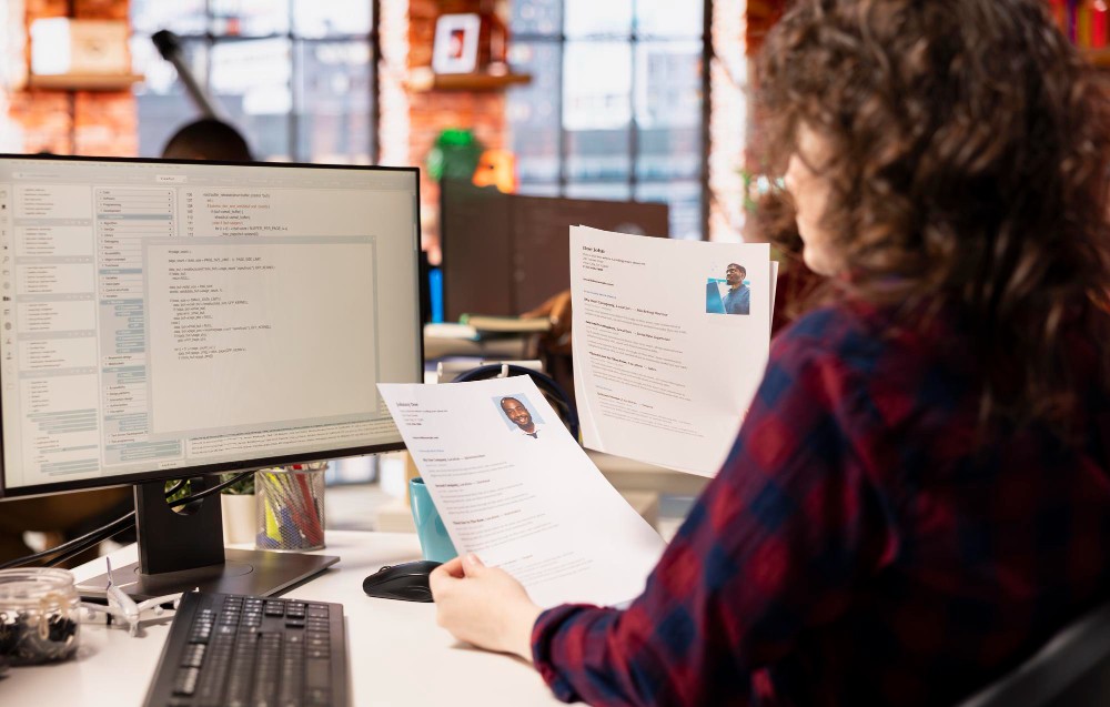 What Recruiters Notice in the First 10 Seconds of Your CV